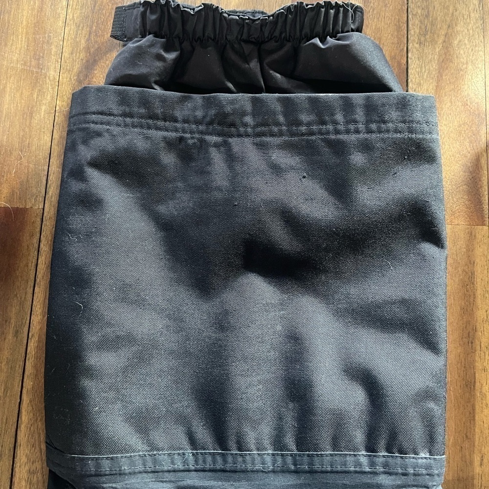 Patagonia women’s black snow pants - Picture 8 of 13